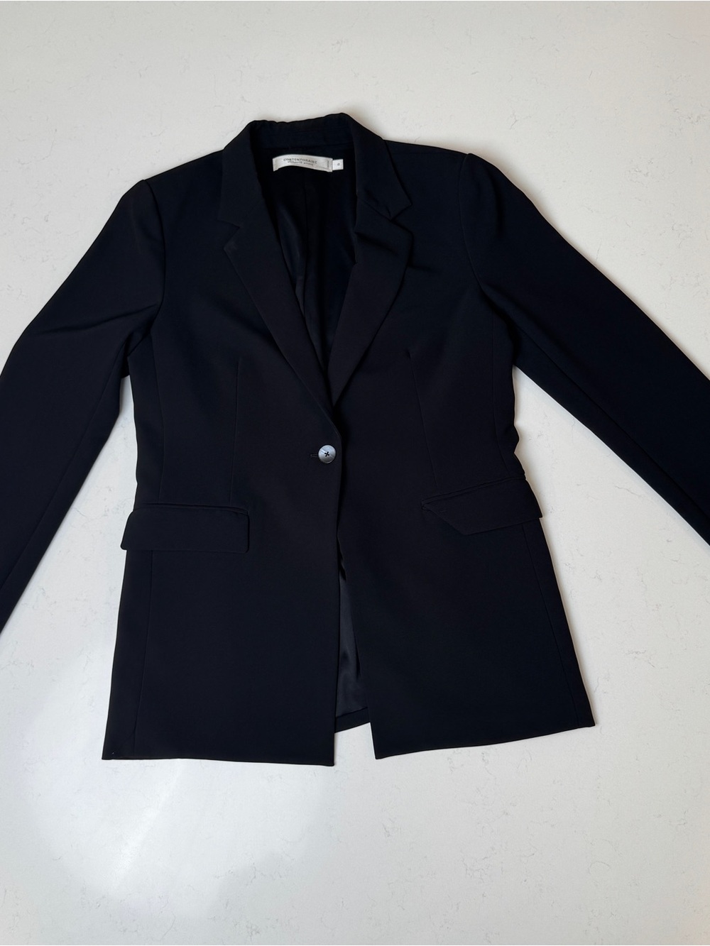 Women's Tailored Black Blazer with Single-Button Closure
